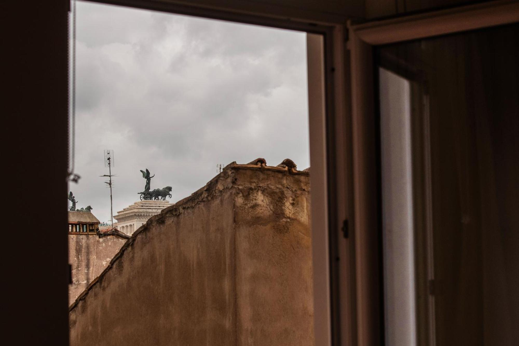 Colosseum View Accomodation โรม ภายนอก รูปภาพ